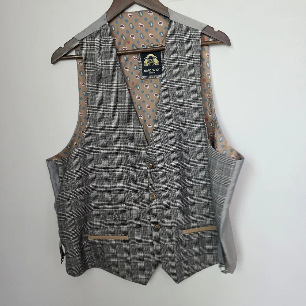 Marc Darcy‎ London Men's Classic Gray Checkered Vest